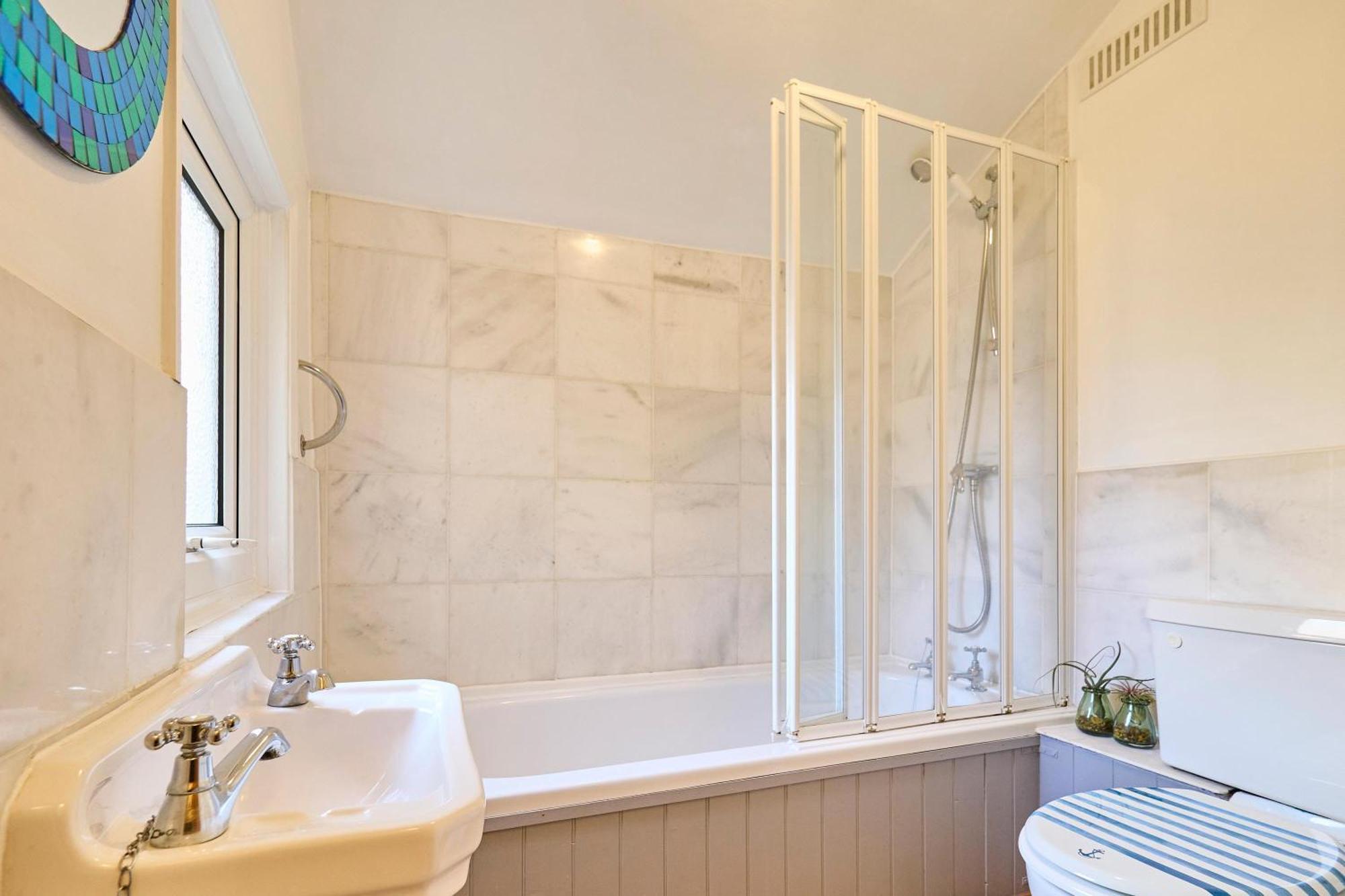 Host & Stay - Ethelbert Cottage Бродстеърс Екстериор снимка